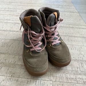 Green Keds midland ankle boots. Insulated and waterproof.